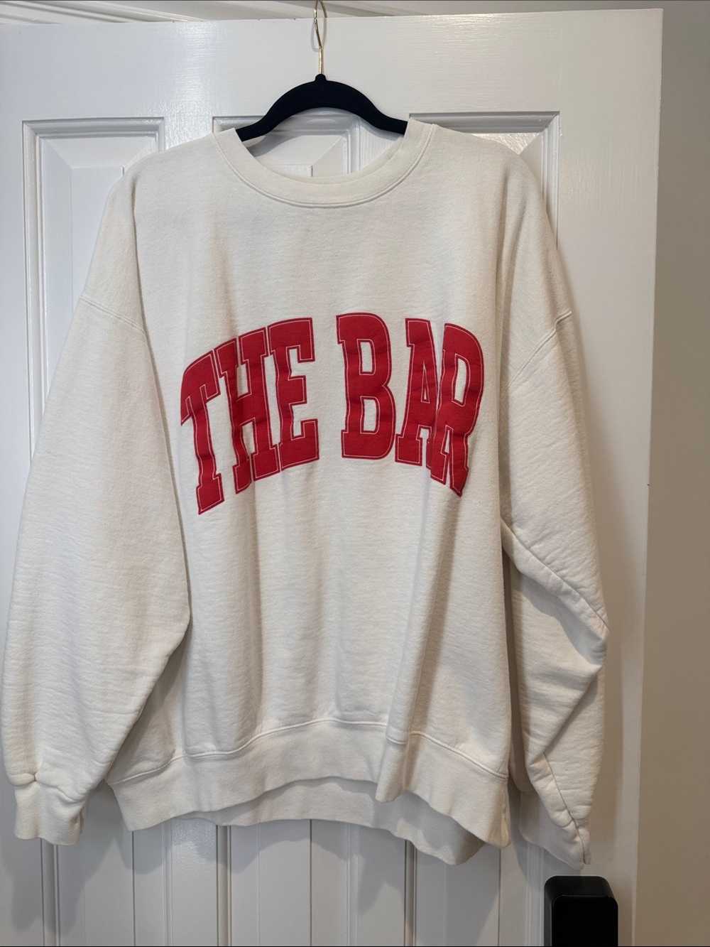 THE BAR white  Sweatshirt with Red Appliqué xl